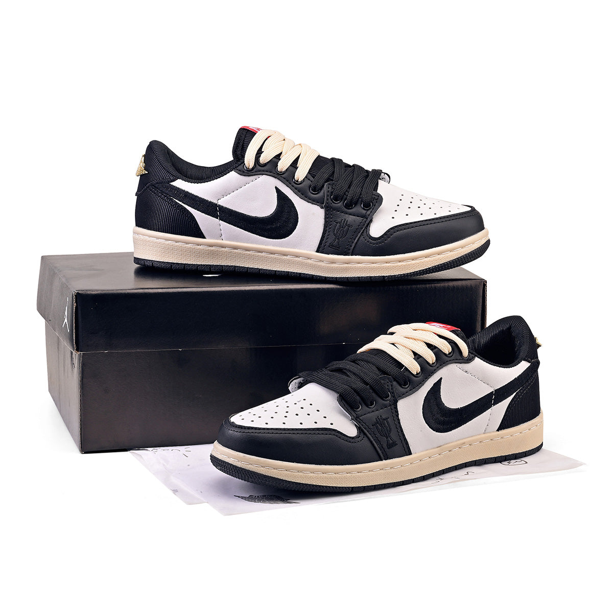 Tênis Nike Air Jordan 1 Retro Low OG Trophy Room Away